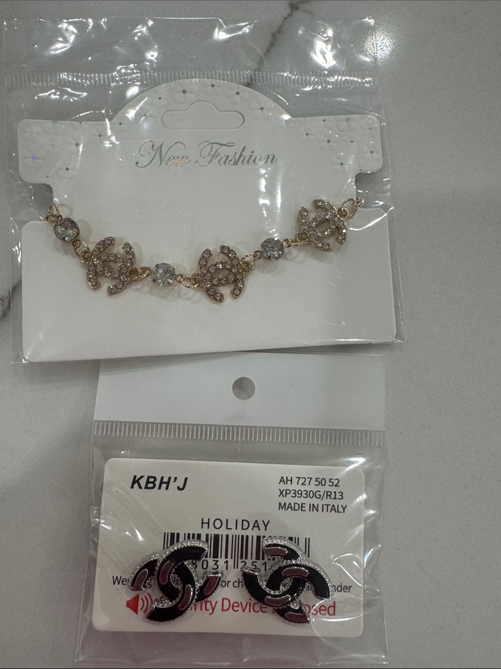Rhinestone Interlocking CC Style Bracelet - Gold and Clear
